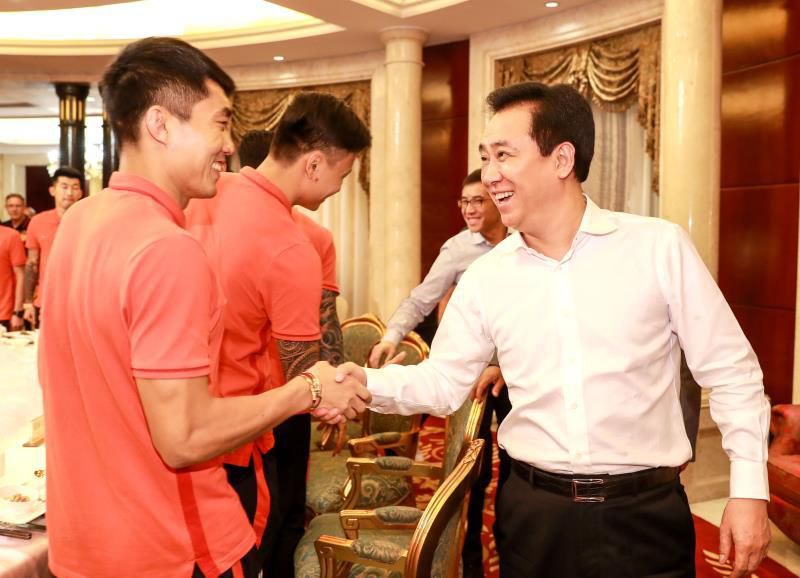 在本轮英超，阿森纳2-0击败布莱顿，以下为双方全场数据对比：阿森纳vs布莱顿射门：26-6射正：9-1预期进球：2.26-0.69控球率50%-50%传球成功率：90%-89%犯规：11-9黄牌：1-3角球：10-1